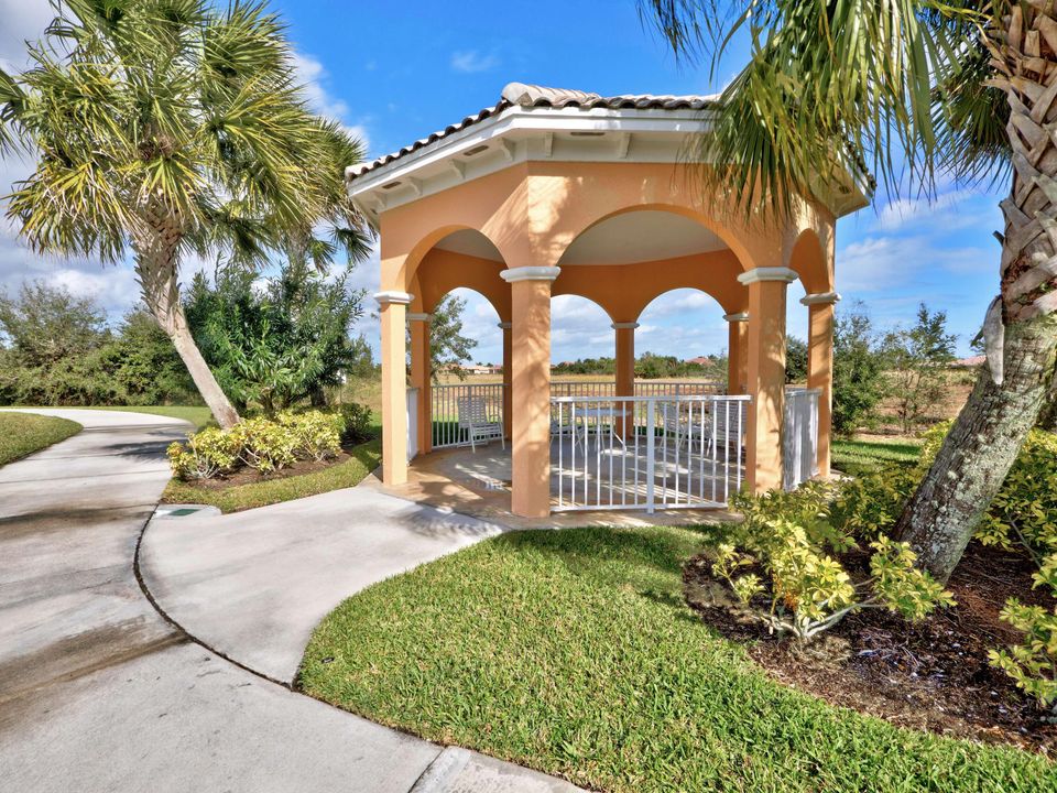 For Rent: $4,200 (3 beds, 2 baths, 2000 Square Feet)