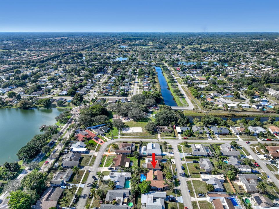 For Sale: $549,900 (4 beds, 2 baths, 1638 Square Feet)