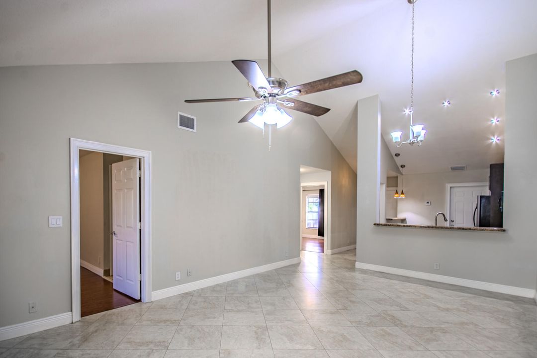For Sale: $450,000 (2 beds, 2 baths, 1054 Square Feet)