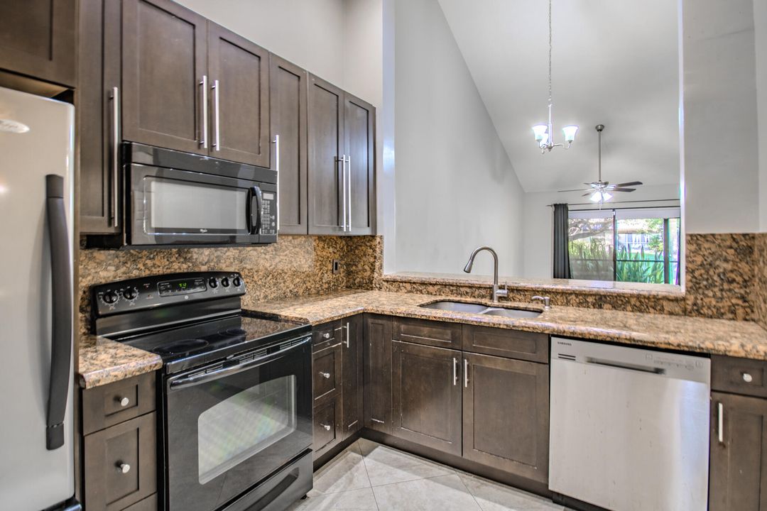 For Sale: $450,000 (2 beds, 2 baths, 1054 Square Feet)