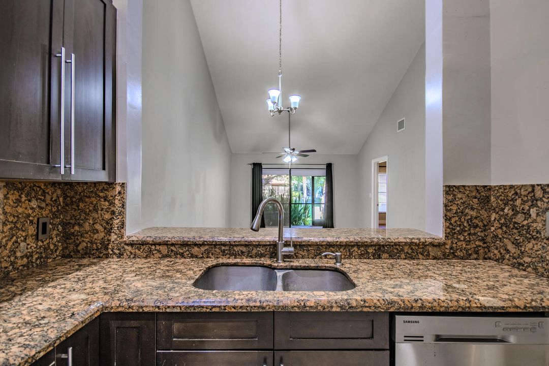 For Sale: $450,000 (2 beds, 2 baths, 1054 Square Feet)