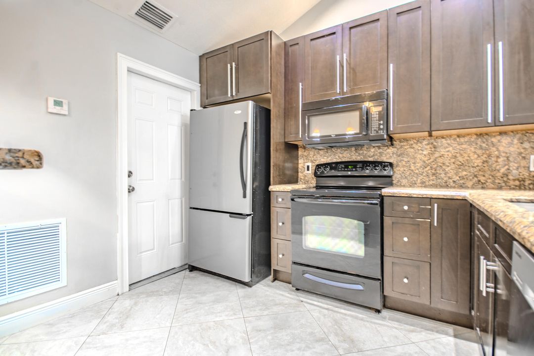 For Sale: $450,000 (2 beds, 2 baths, 1054 Square Feet)