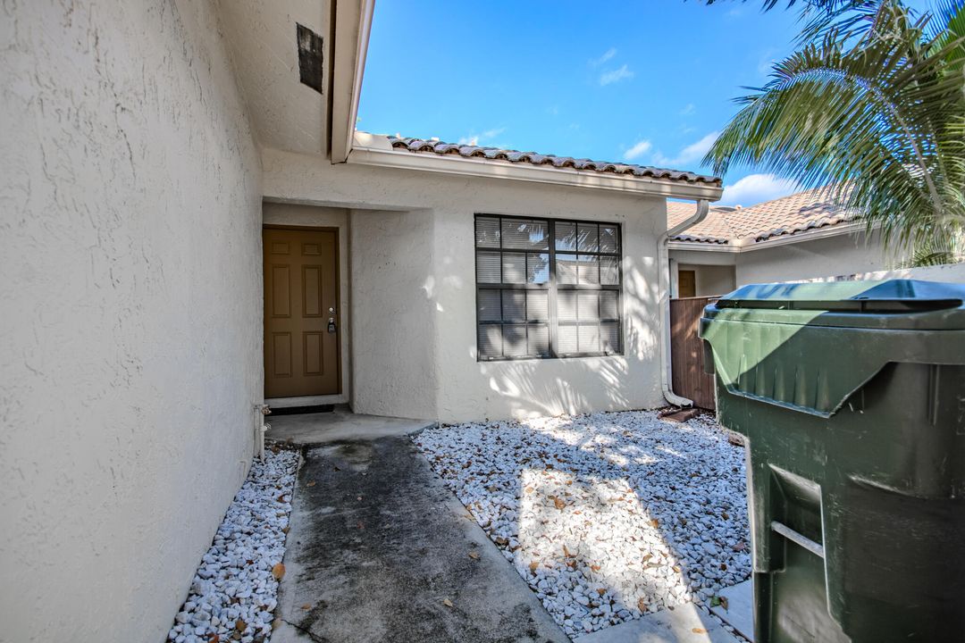 For Sale: $450,000 (2 beds, 2 baths, 1054 Square Feet)