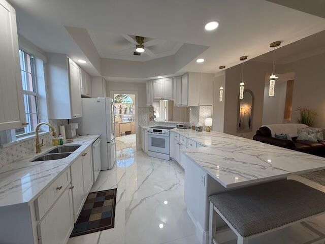 For Rent: $4,200 (3 beds, 2 baths, 2000 Square Feet)