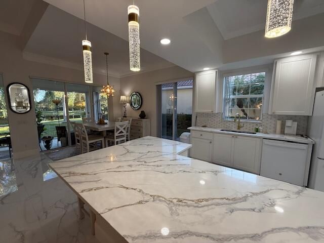 For Rent: $4,200 (3 beds, 2 baths, 2000 Square Feet)