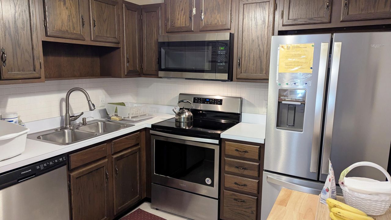 For Sale: $104,900 (1 beds, 1 baths, 630 Square Feet)