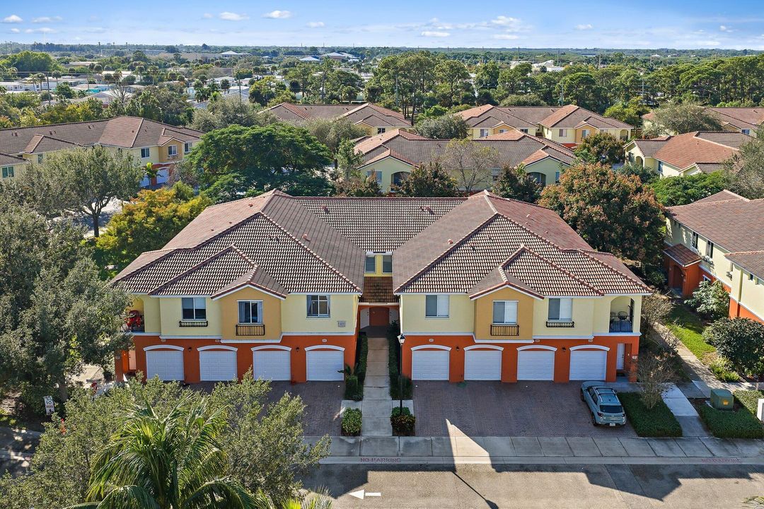 На продажу: $365,000 (3 спален, 2 ванн, 1671 Квадратных фут)