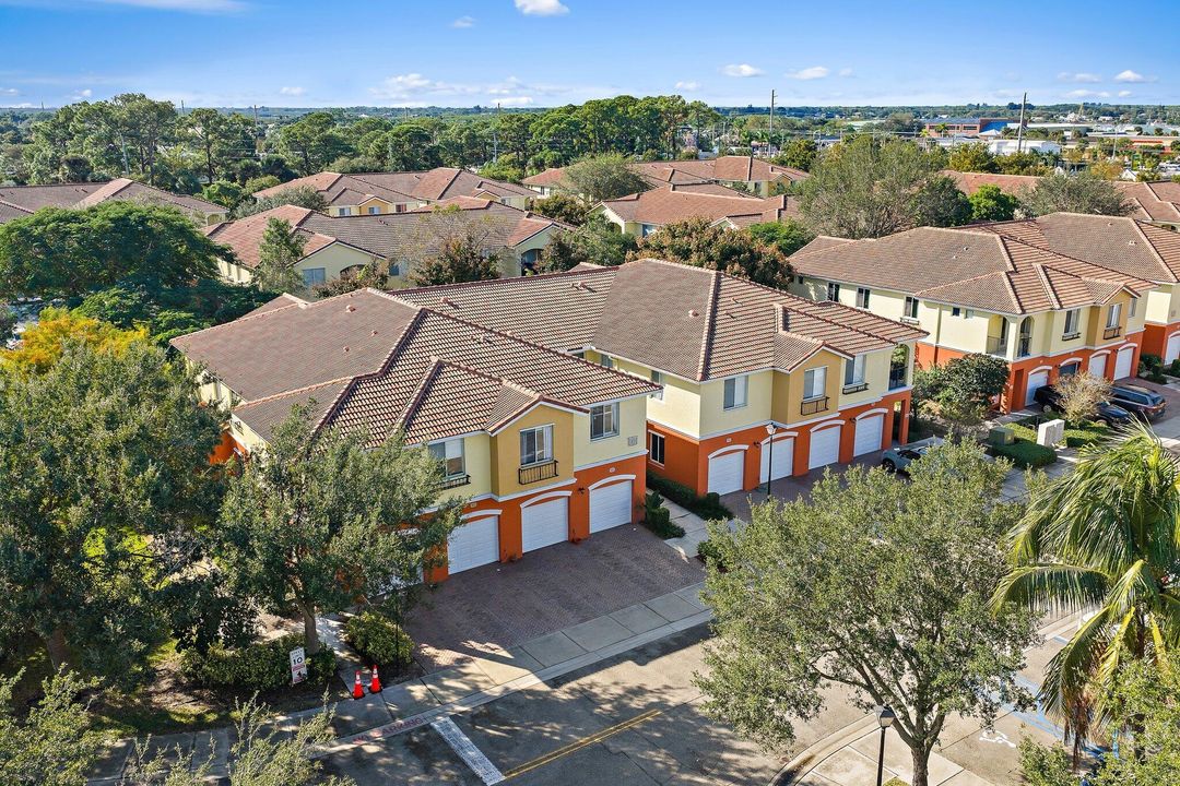 На продажу: $365,000 (3 спален, 2 ванн, 1671 Квадратных фут)