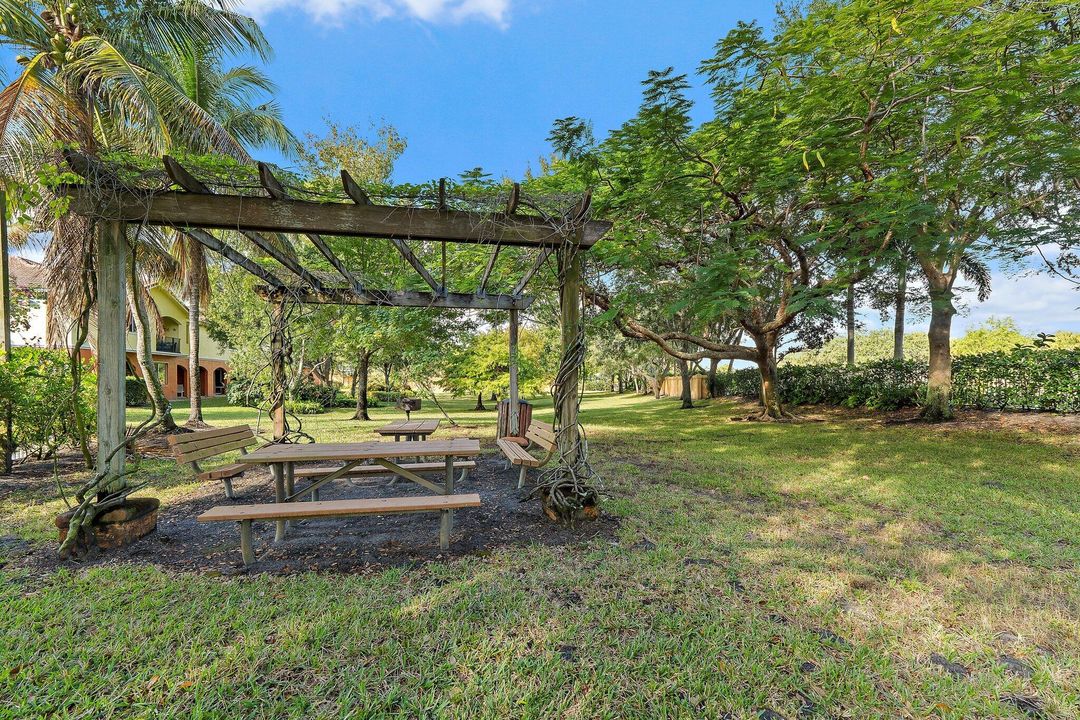 На продажу: $365,000 (3 спален, 2 ванн, 1671 Квадратных фут)