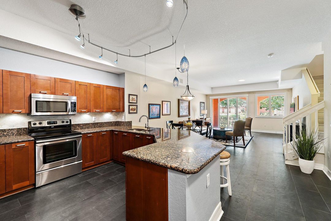 На продажу: $365,000 (3 спален, 2 ванн, 1671 Квадратных фут)