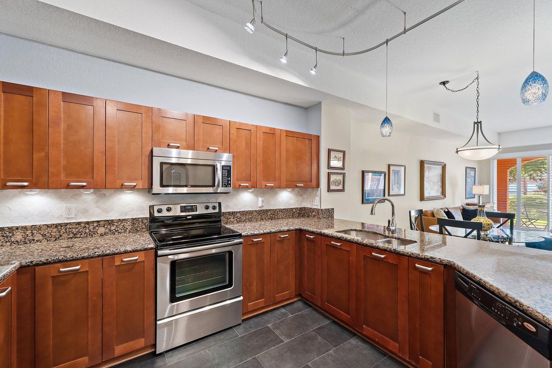 На продажу: $365,000 (3 спален, 2 ванн, 1671 Квадратных фут)