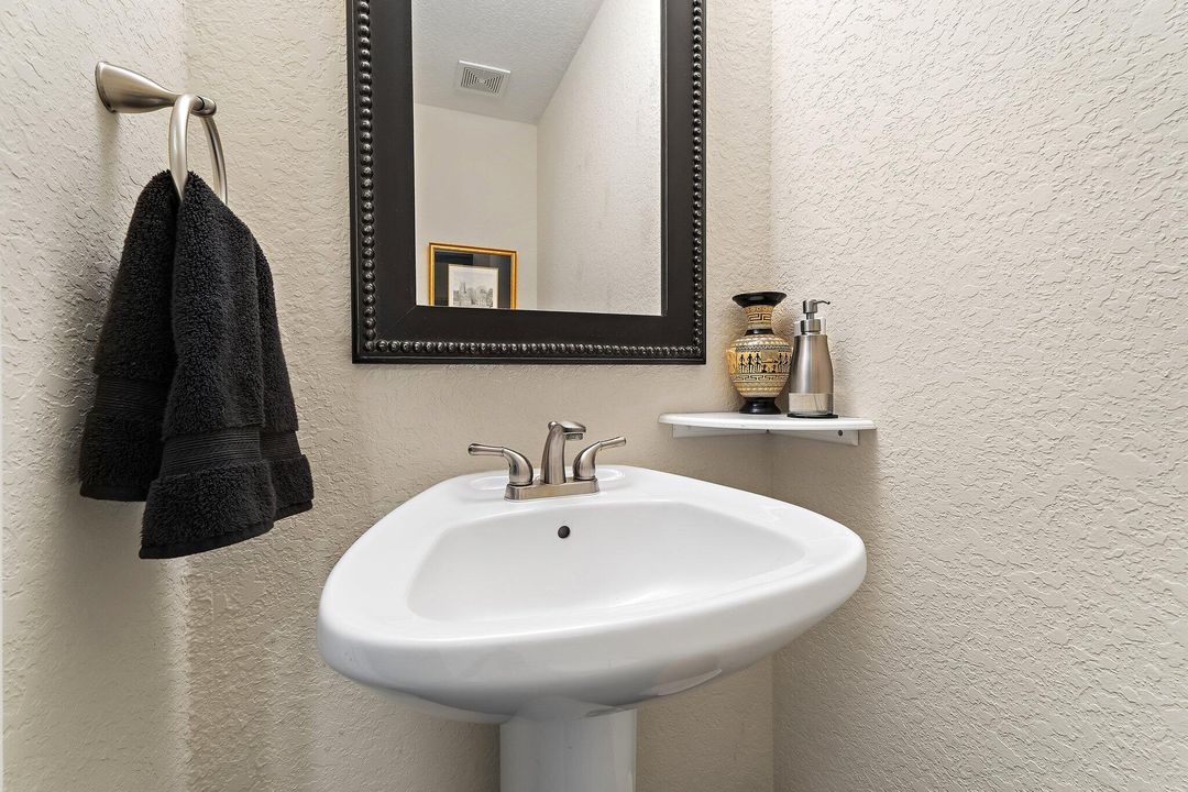 На продажу: $365,000 (3 спален, 2 ванн, 1671 Квадратных фут)