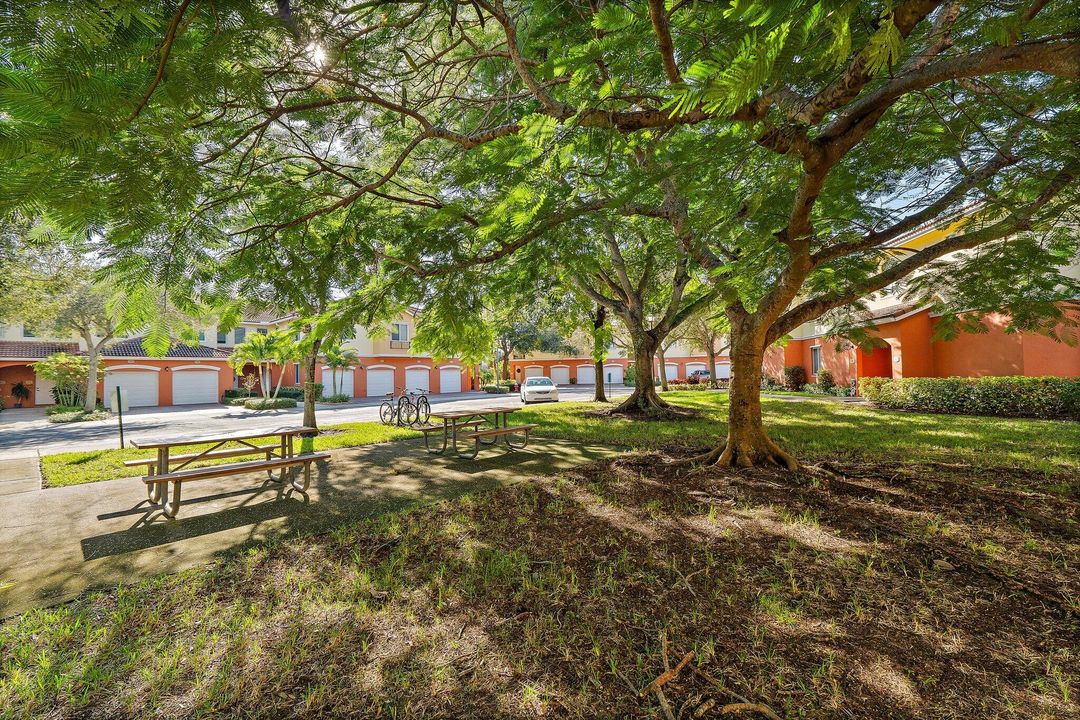 На продажу: $365,000 (3 спален, 2 ванн, 1671 Квадратных фут)