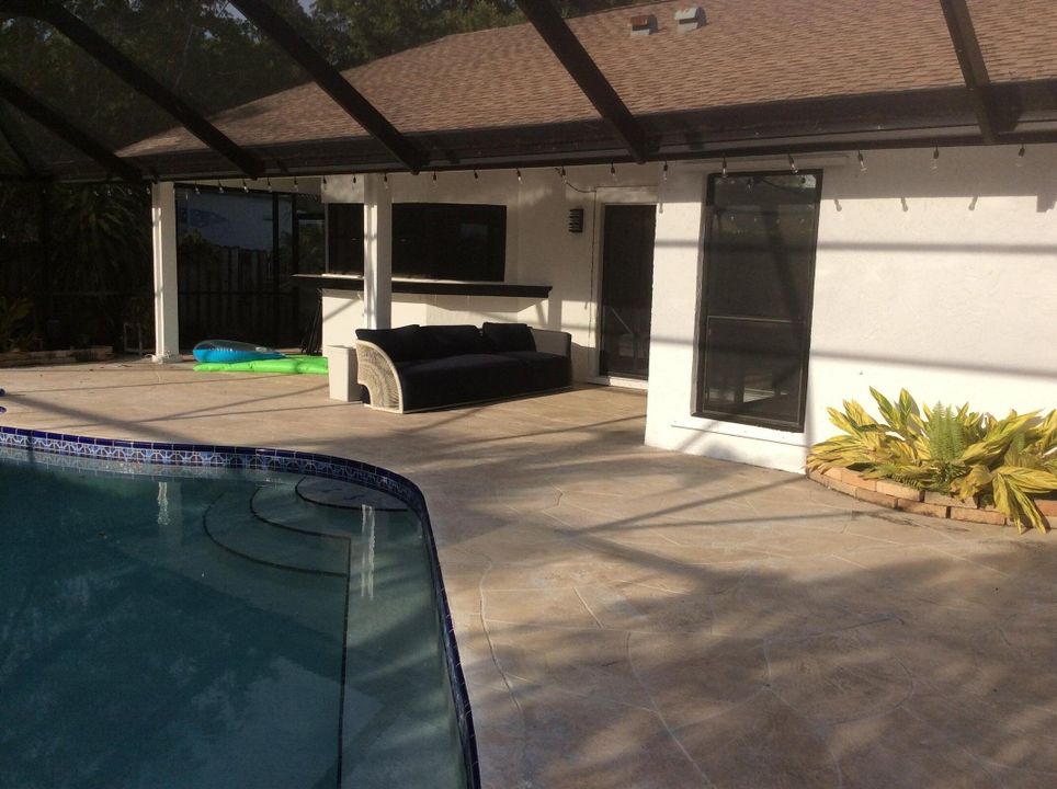 出租: $5,000 (4 贝兹, 3 浴室, 2179 平方英尺)