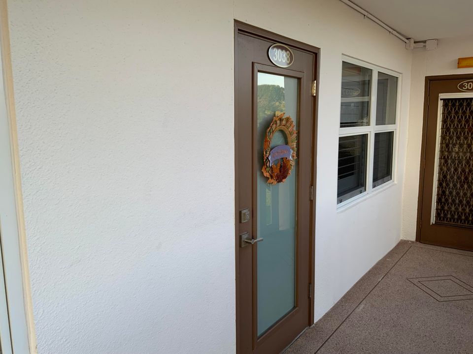 For Sale: $175,000 (2 beds, 1 baths, 861 Square Feet)