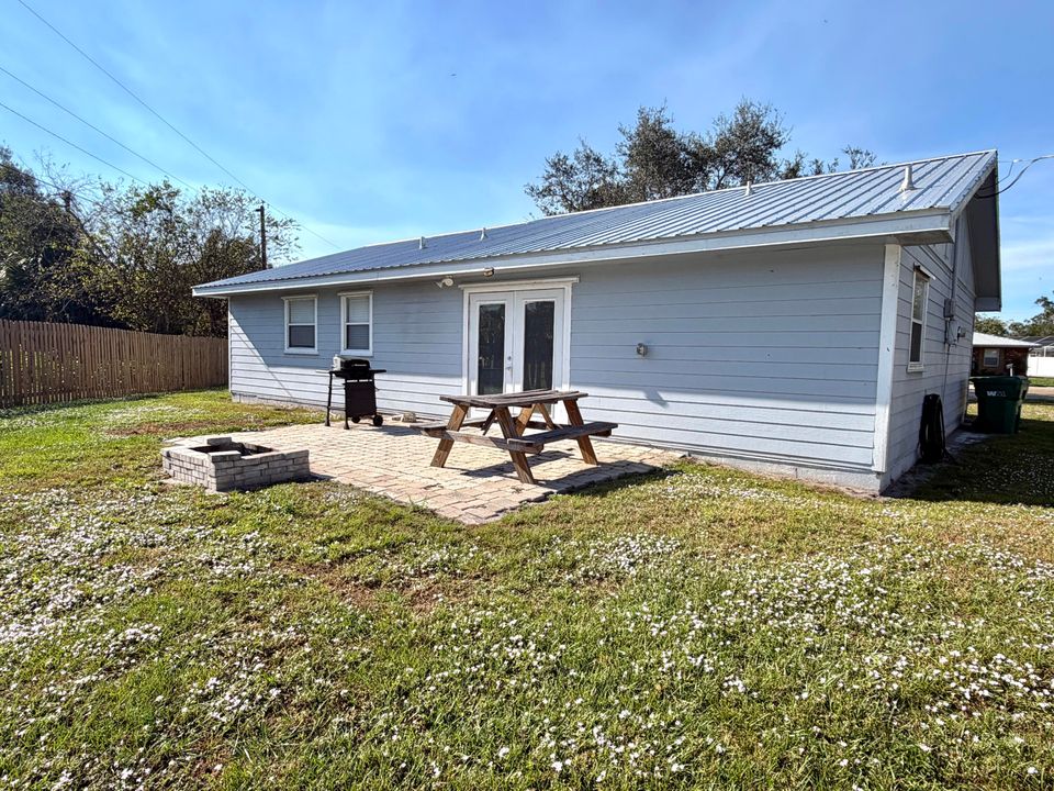 For Sale: $269,000 (3 beds, 2 baths, 1016 Square Feet)