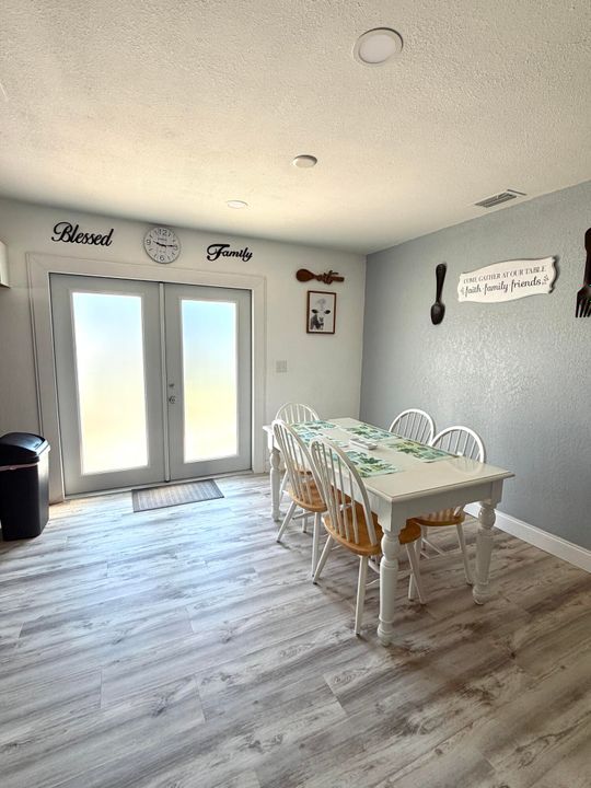 For Sale: $269,000 (3 beds, 2 baths, 1016 Square Feet)