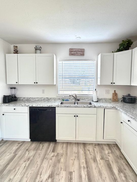 For Sale: $269,000 (3 beds, 2 baths, 1016 Square Feet)