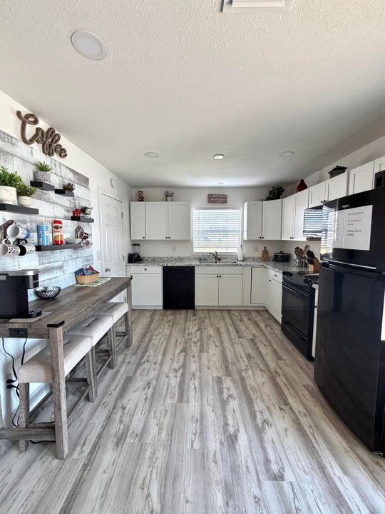 For Sale: $269,000 (3 beds, 2 baths, 1016 Square Feet)