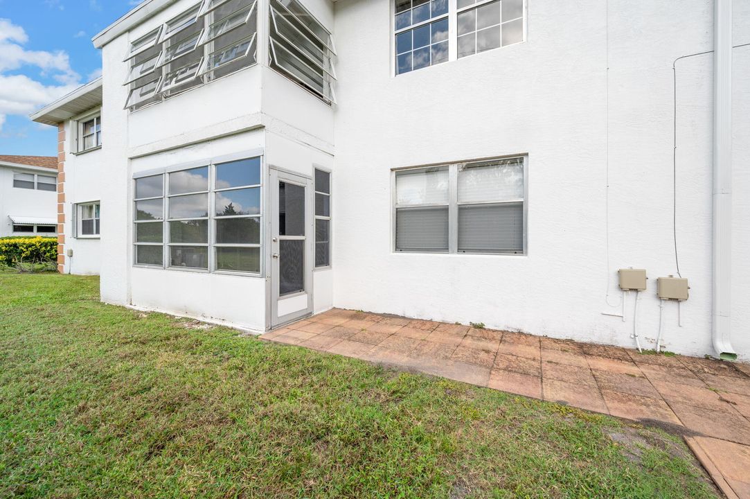 For Sale: $110,000 (2 beds, 2 baths, 1186 Square Feet)