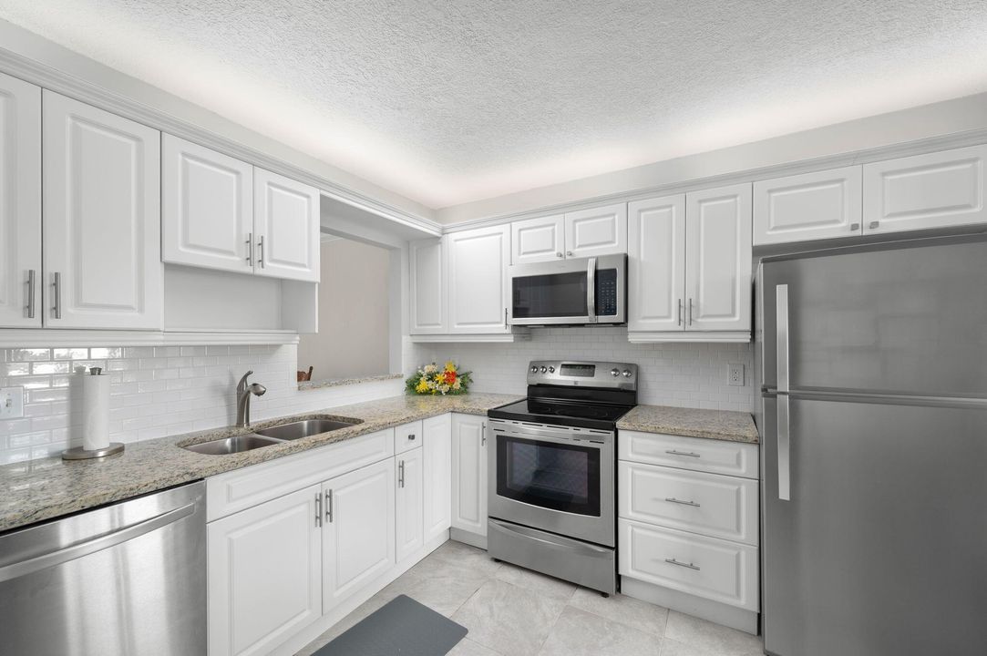 For Sale: $110,000 (2 beds, 2 baths, 1186 Square Feet)