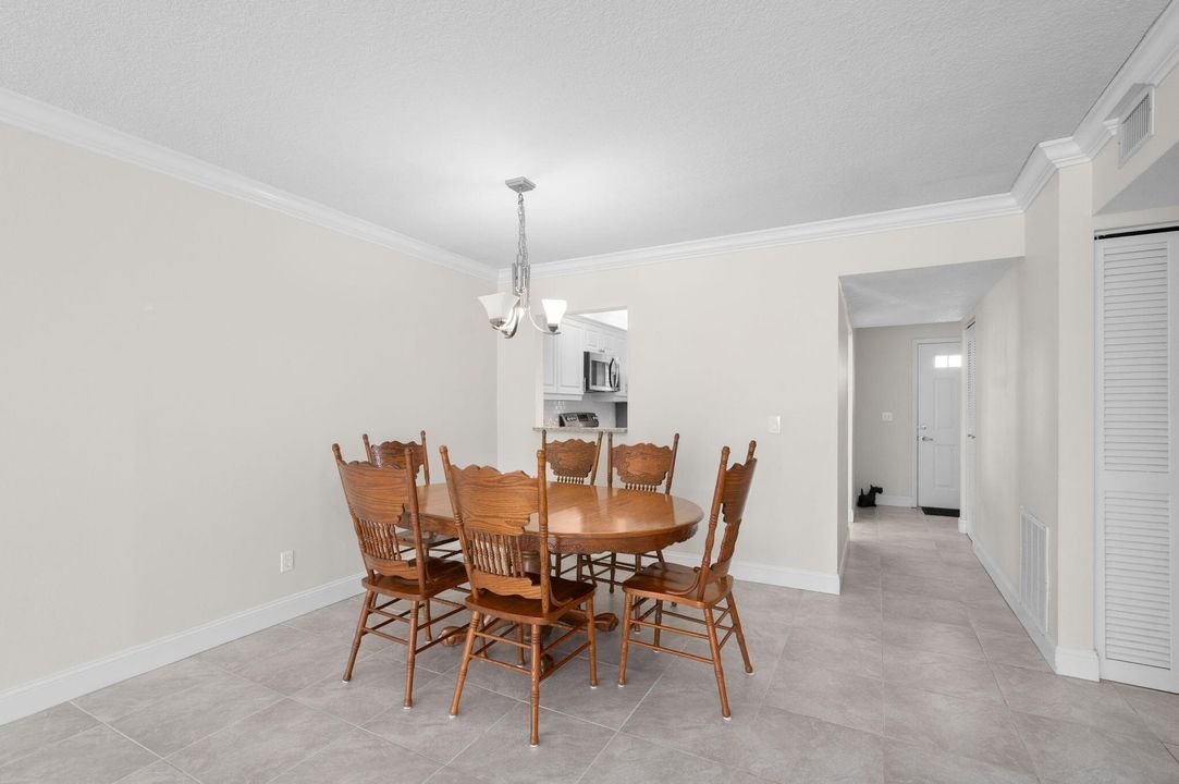 For Sale: $110,000 (2 beds, 2 baths, 1186 Square Feet)