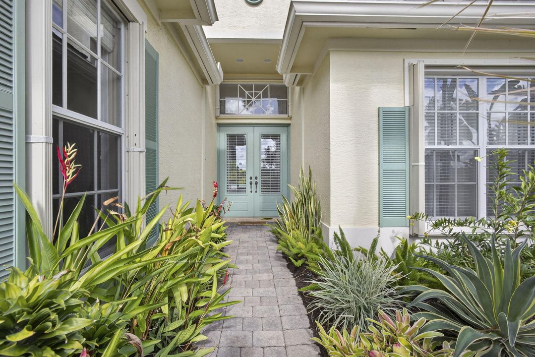 For Sale: $599,999 (3 beds, 2 baths, 2085 Square Feet)