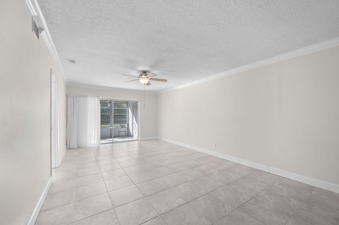 For Sale: $110,000 (2 beds, 2 baths, 1186 Square Feet)