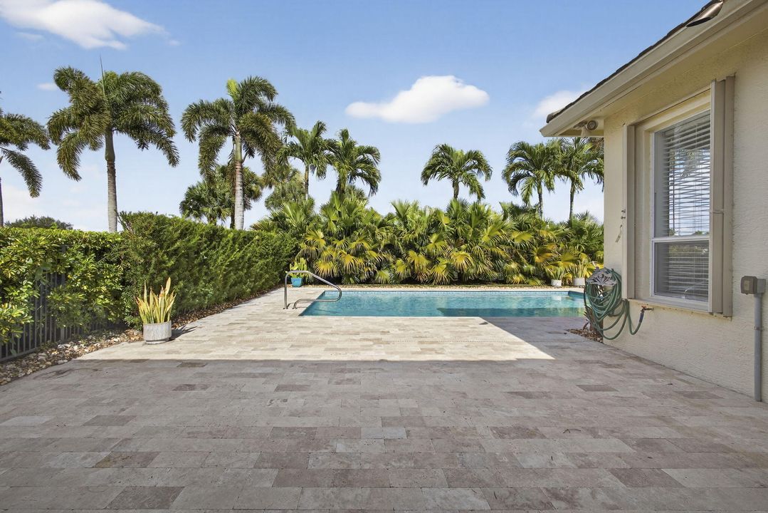 For Sale: $599,999 (3 beds, 2 baths, 2085 Square Feet)