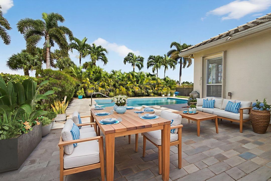 For Sale: $599,999 (3 beds, 2 baths, 2085 Square Feet)