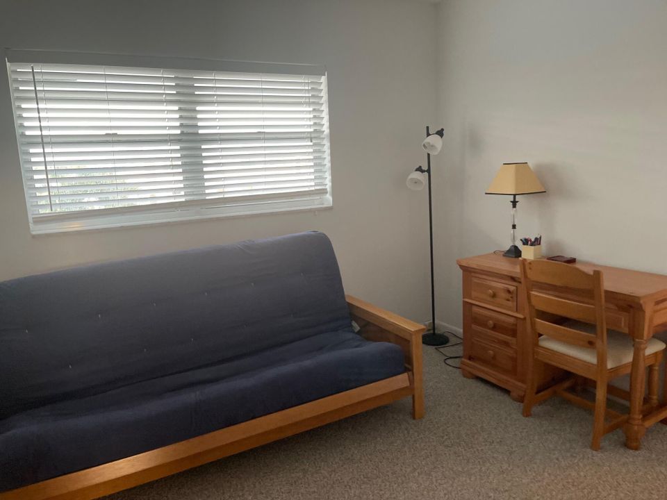 For Rent: $1,600 (2 beds, 1 baths, 729 Square Feet)