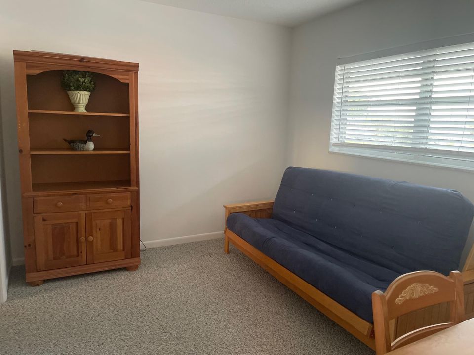 For Rent: $1,600 (2 beds, 1 baths, 729 Square Feet)