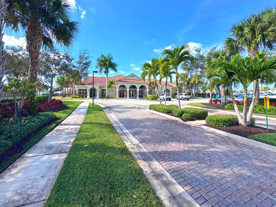 For Sale: $450,000 (4 beds, 3 baths, 2759 Square Feet)