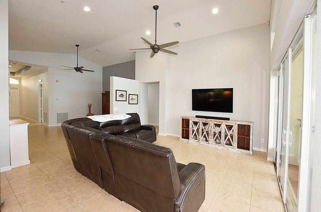 For Sale: $450,000 (4 beds, 3 baths, 2759 Square Feet)