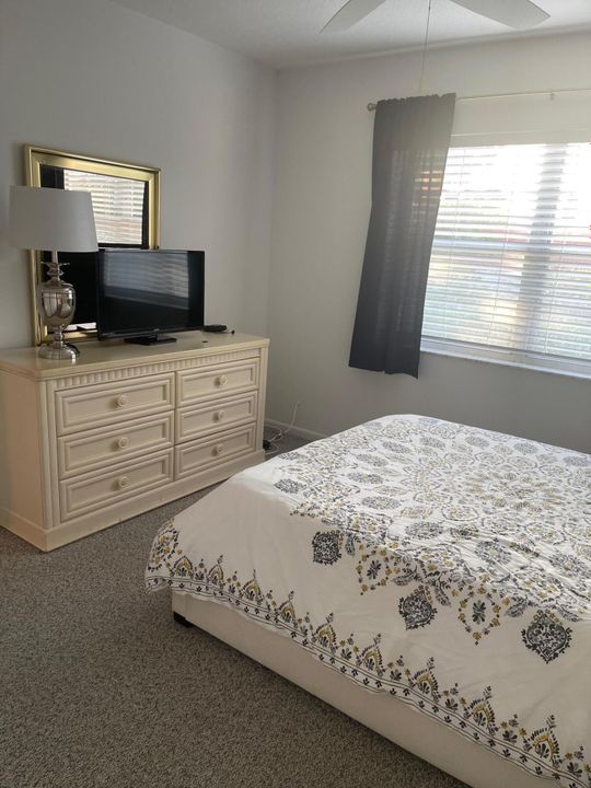 For Rent: $1,600 (2 beds, 1 baths, 729 Square Feet)