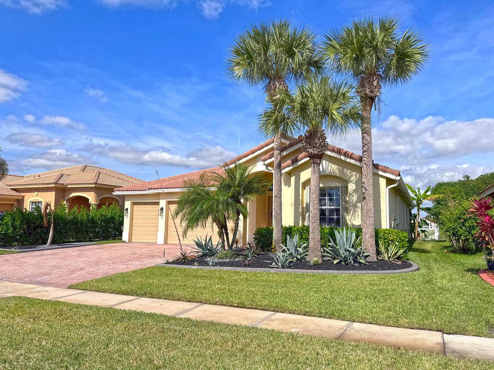 For Sale: $450,000 (4 beds, 3 baths, 2759 Square Feet)