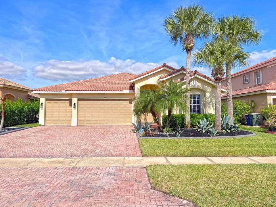 For Sale: $450,000 (4 beds, 3 baths, 2759 Square Feet)