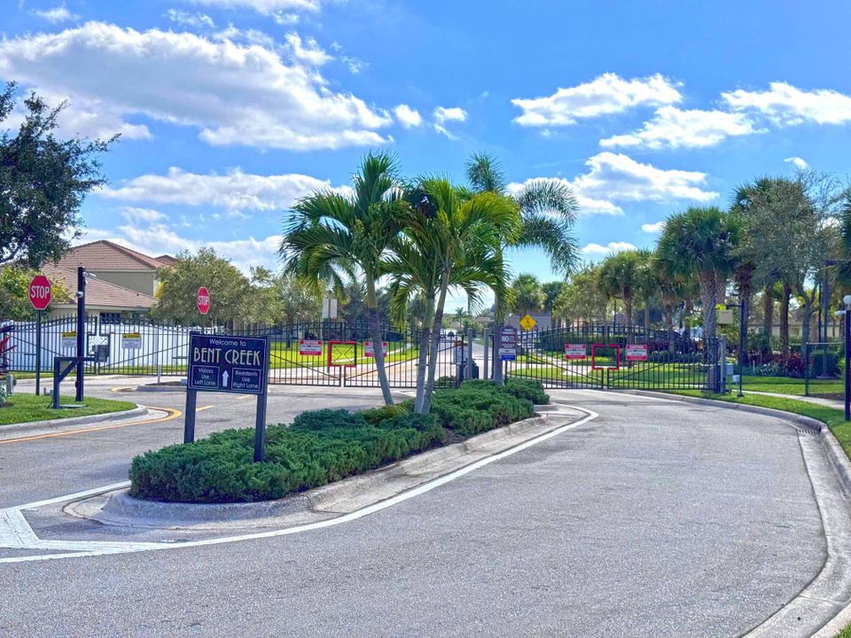 For Sale: $450,000 (4 beds, 3 baths, 2759 Square Feet)