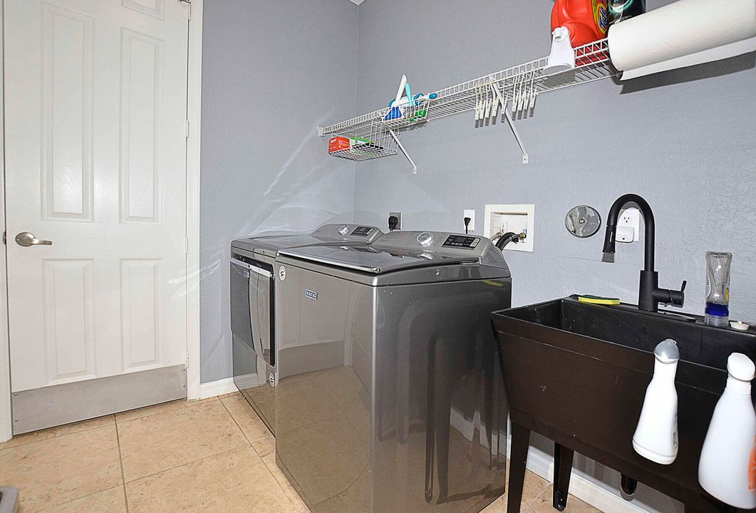 For Sale: $450,000 (4 beds, 3 baths, 2759 Square Feet)