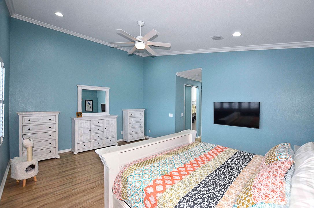 For Sale: $450,000 (4 beds, 3 baths, 2759 Square Feet)