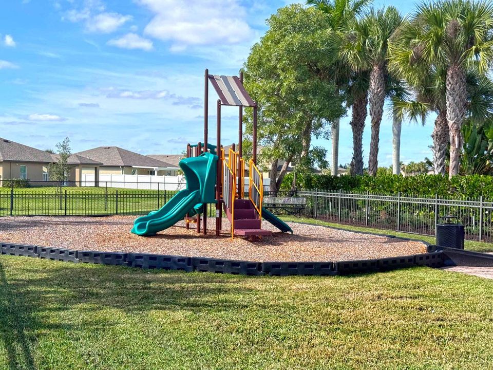 For Sale: $450,000 (4 beds, 3 baths, 2759 Square Feet)