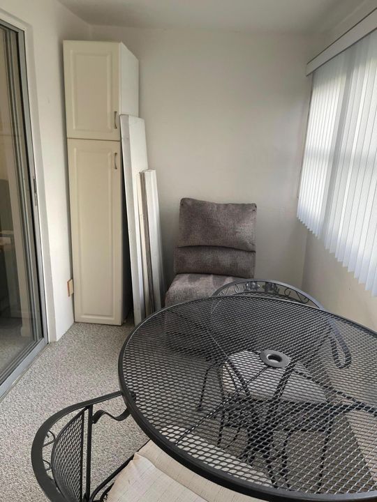 For Rent: $1,600 (2 beds, 1 baths, 729 Square Feet)