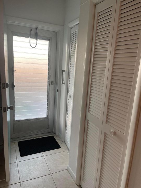 For Rent: $1,600 (2 beds, 1 baths, 729 Square Feet)