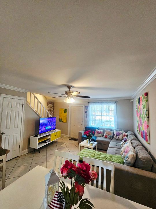 En Venta: $138,500 (2 camas, 2 baños, 1120 Pies cuadrados)