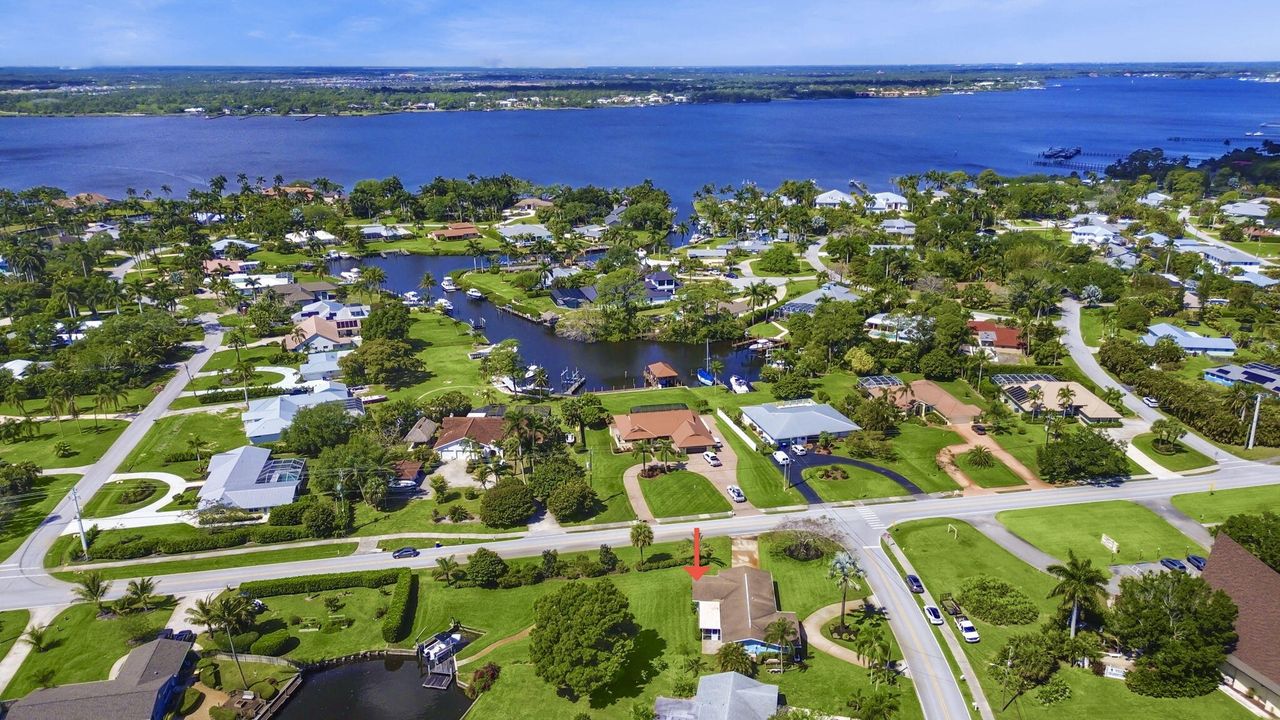 For Sale: $925,000 (3 beds, 2 baths, 1331 Square Feet)