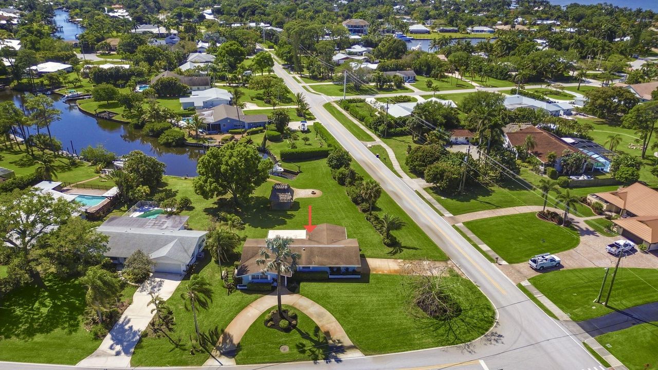 For Sale: $925,000 (3 beds, 2 baths, 1331 Square Feet)
