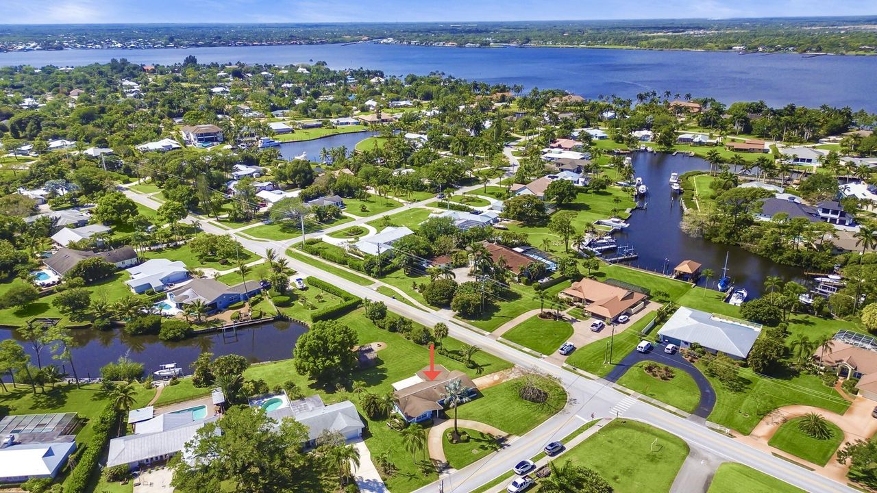 For Sale: $925,000 (3 beds, 2 baths, 1331 Square Feet)