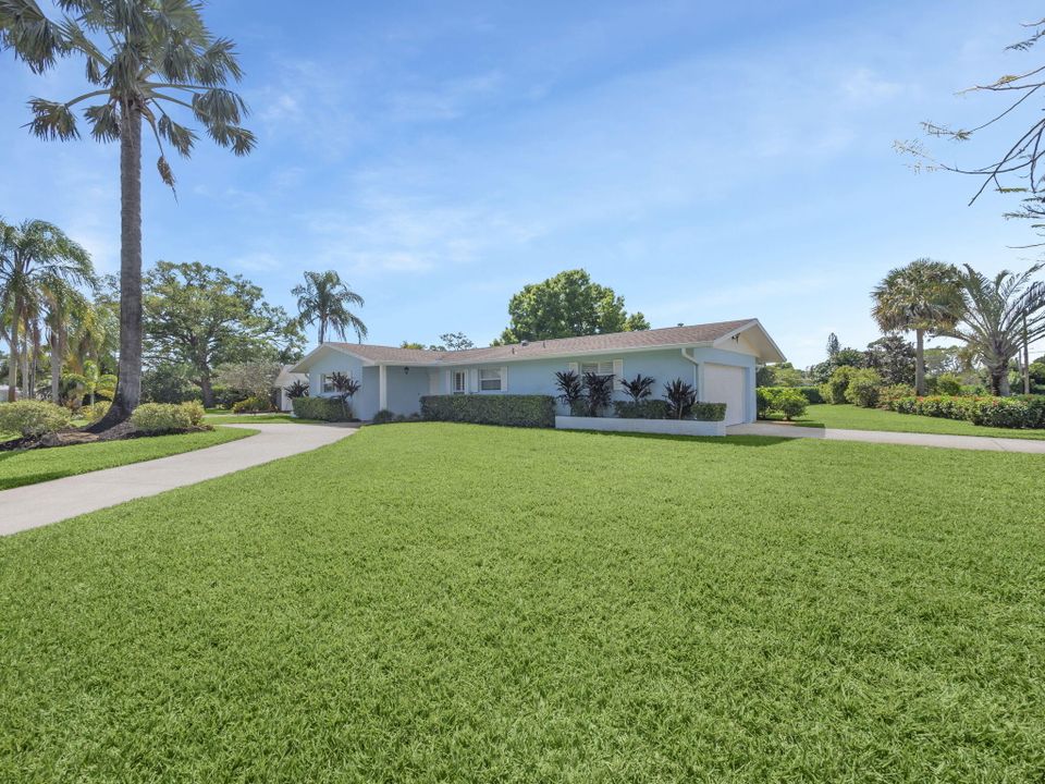 For Sale: $925,000 (3 beds, 2 baths, 1331 Square Feet)