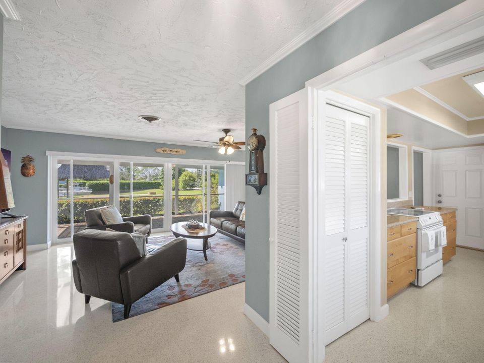 For Sale: $925,000 (3 beds, 2 baths, 1331 Square Feet)