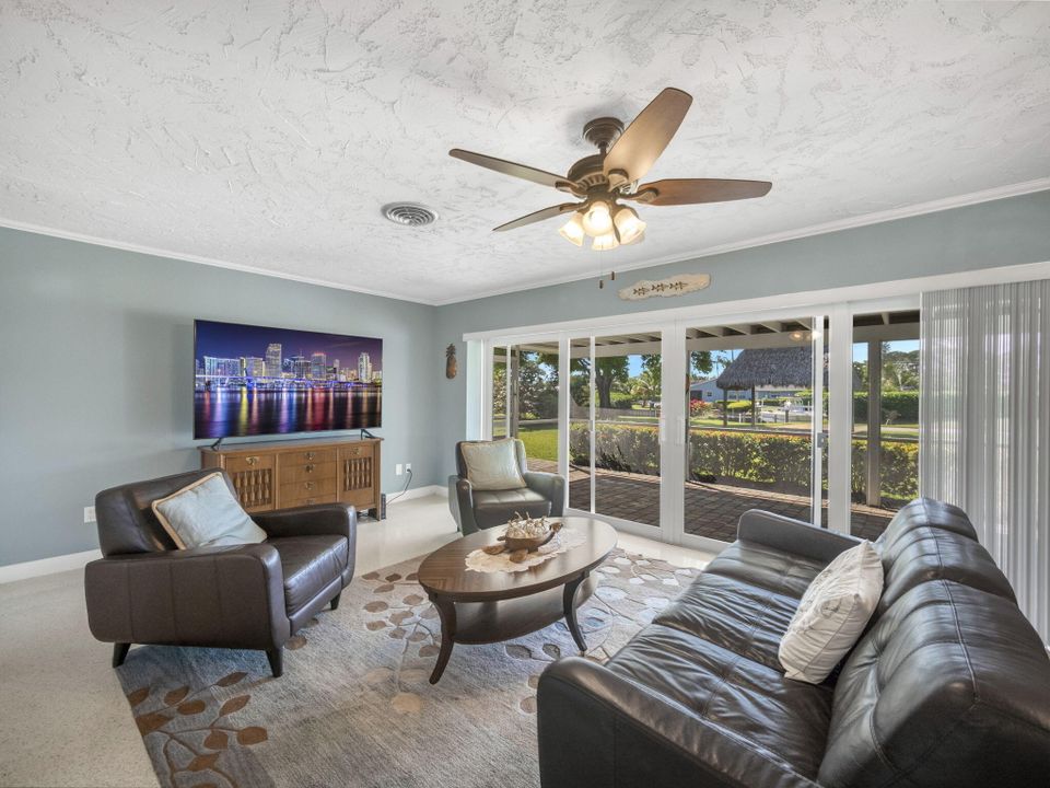 For Sale: $925,000 (3 beds, 2 baths, 1331 Square Feet)